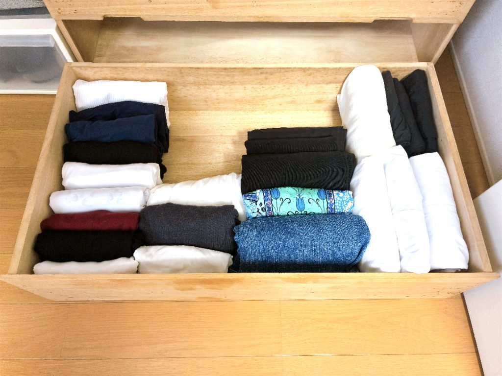 引き出しの中身。カテゴリーごとに畳んで並べて収納しています